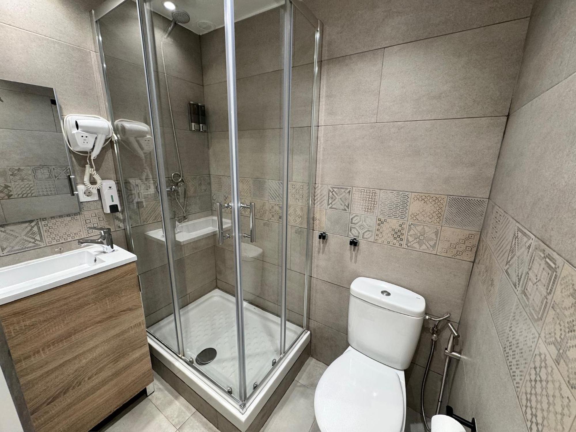 Apartamentos Con Bano Privado Frente Al Metro L5 Barcelona-Hospitalet L’Hospitalet de Llobregat Exterior foto