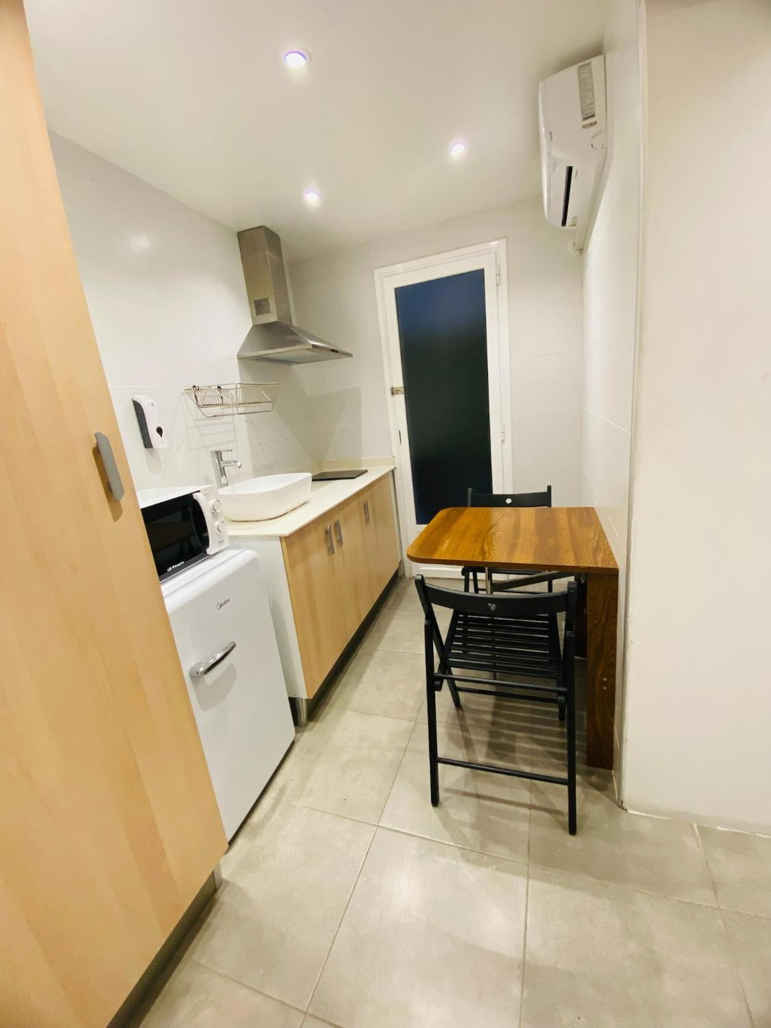 Apartamentos Con Bano Privado Frente Al Metro L5 Barcelona-Hospitalet L’Hospitalet de Llobregat Exterior foto