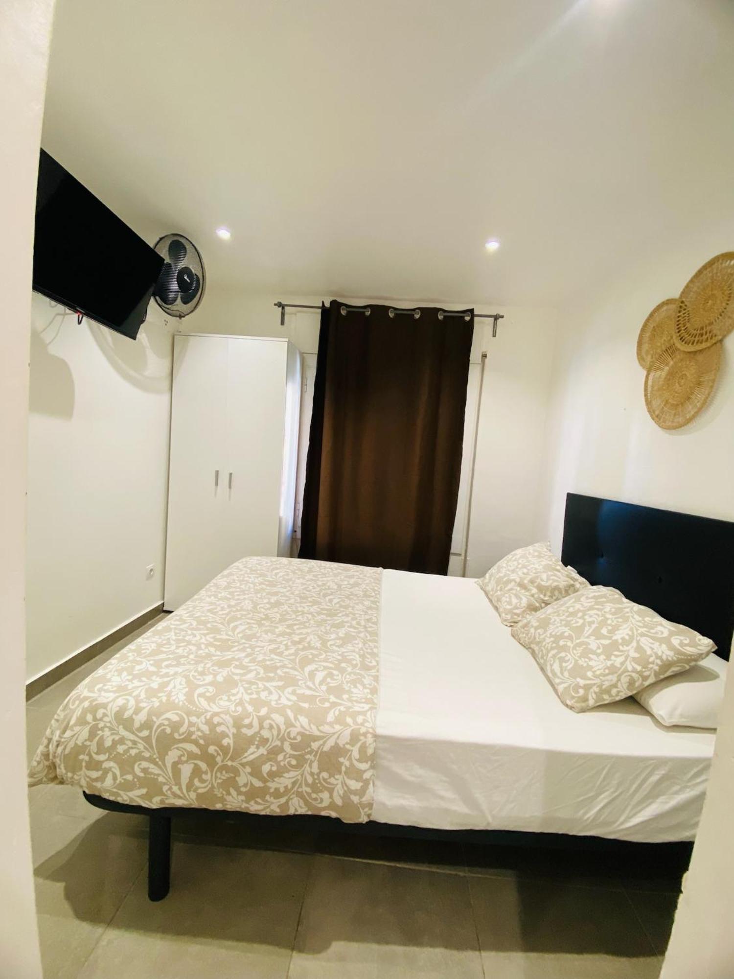 Apartamentos Con Bano Privado Frente Al Metro L5 Barcelona-Hospitalet L’Hospitalet de Llobregat Exterior foto