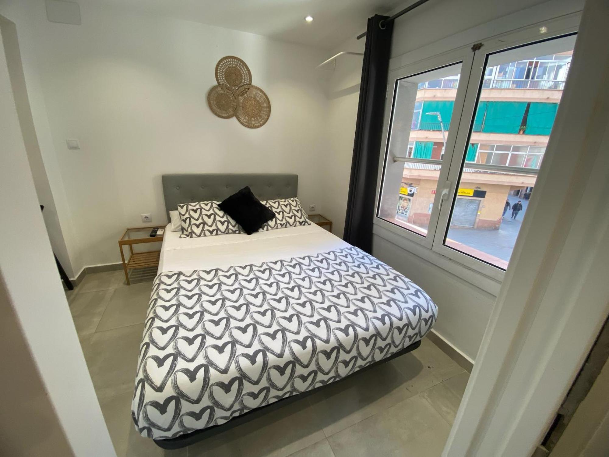 Apartamentos Con Bano Privado Frente Al Metro L5 Barcelona-Hospitalet L’Hospitalet de Llobregat Exterior foto