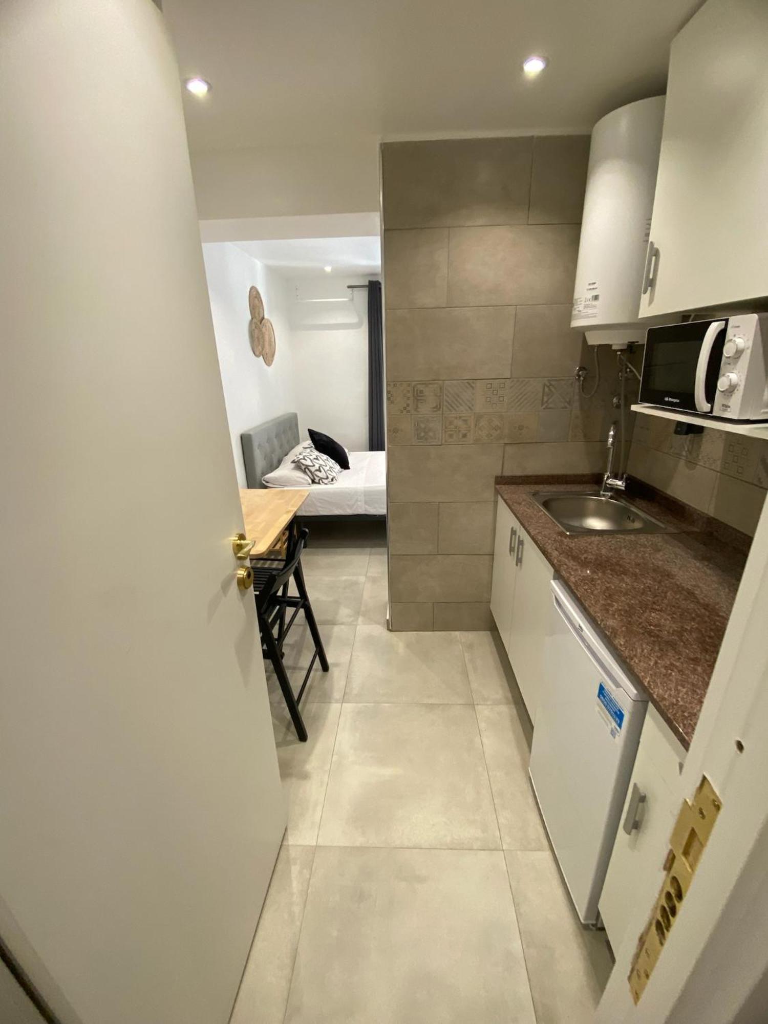 Apartamentos Con Bano Privado Frente Al Metro L5 Barcelona-Hospitalet L’Hospitalet de Llobregat Exterior foto