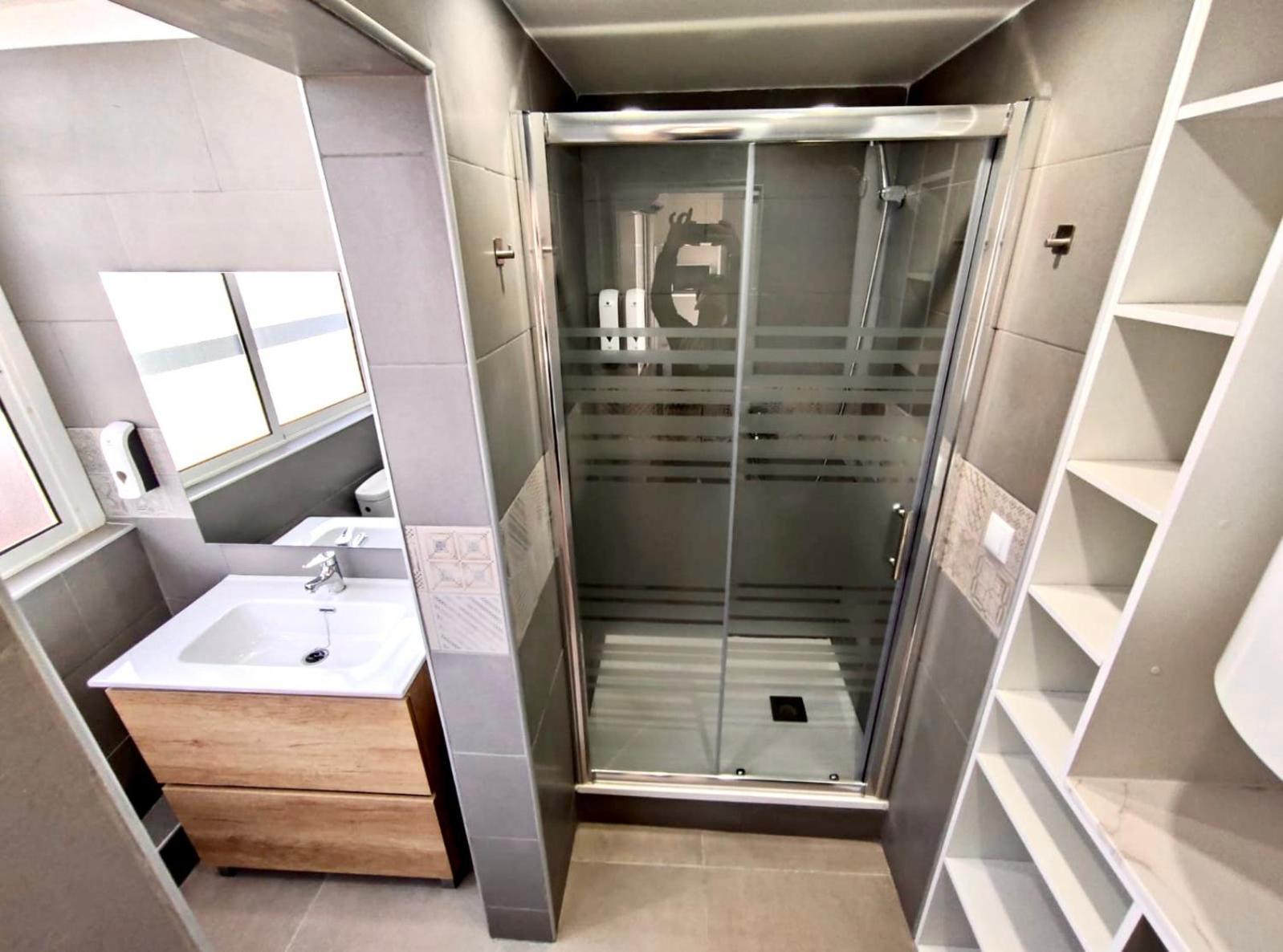 Apartamentos Con Bano Privado Frente Al Metro L5 Barcelona-Hospitalet L’Hospitalet de Llobregat Exterior foto