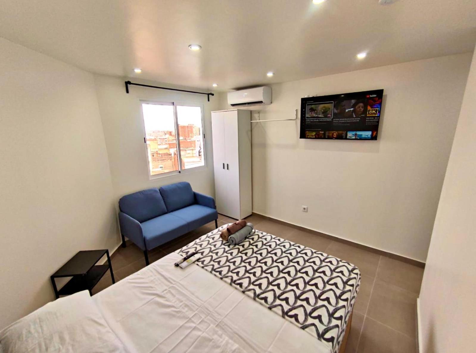 Apartamentos Con Bano Privado Frente Al Metro L5 Barcelona-Hospitalet L’Hospitalet de Llobregat Exterior foto