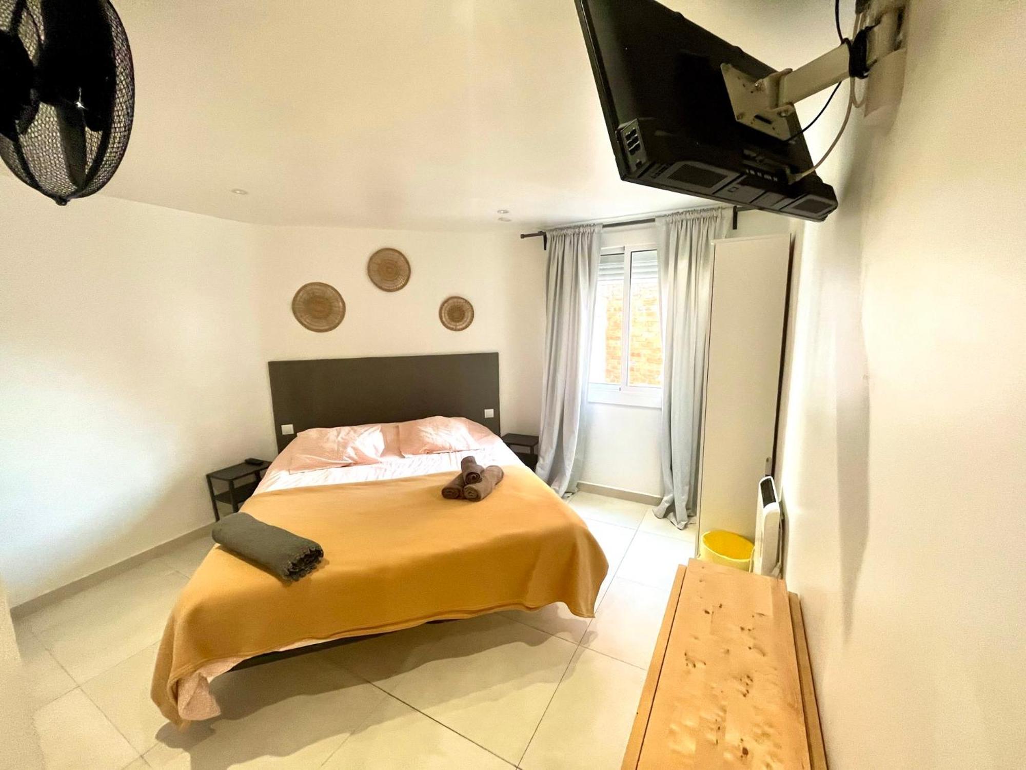 Apartamentos Con Bano Privado Frente Al Metro L5 Barcelona-Hospitalet L’Hospitalet de Llobregat Exterior foto