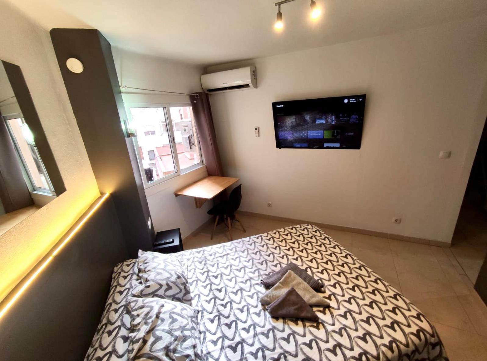 Apartamentos Con Bano Privado Frente Al Metro L5 Barcelona-Hospitalet L’Hospitalet de Llobregat Exterior foto